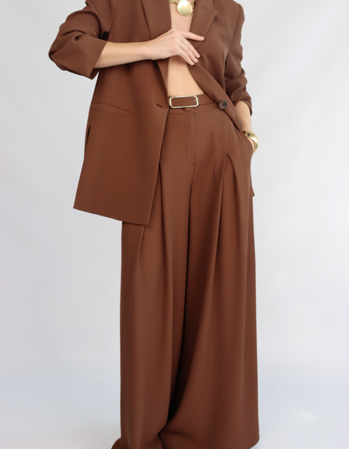 Класичний піджак у шоколадному кольорі