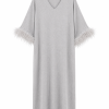 Розкішна сукня з делікатним оздобленням пір’ям