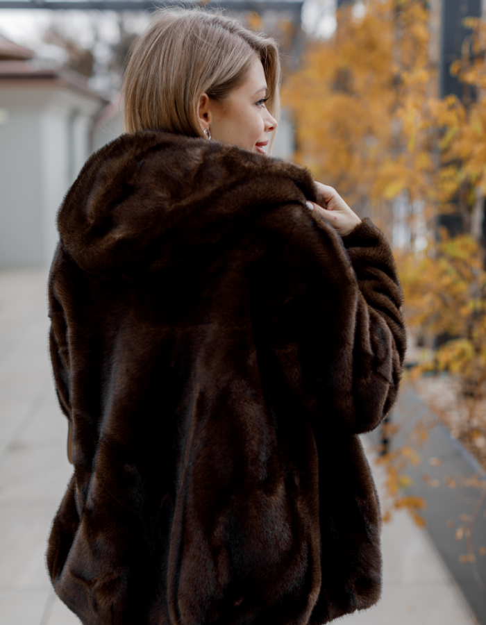 Укорочена шуба з екохутра