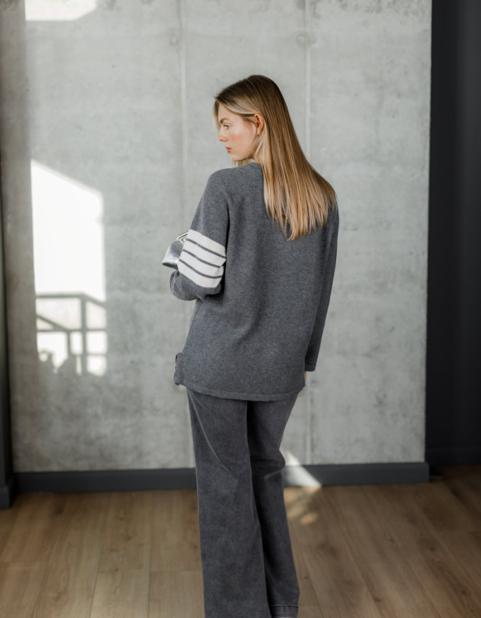 Светр в стилі Thom Browne
