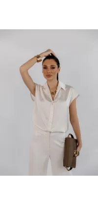 Сатинова блуза у молочному кольорі. Ціна: 4590 грн