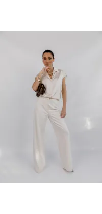 Сатинова блуза у молочному кольорі. Доступні розміри: XS, S, M, L