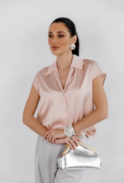 Сатинова блуза у ніжно рожевому відтінку