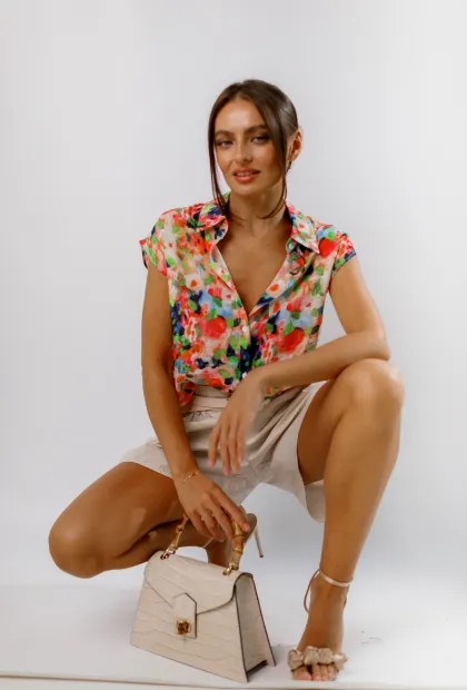 Блуза з флорестичним принтом