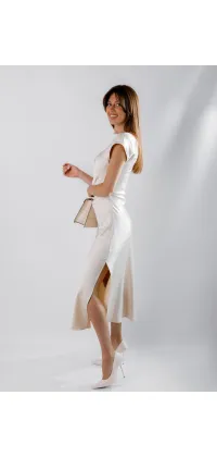 Сукня з V-вирізом на спині. Доступні розміри: 