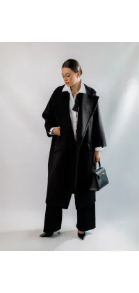 Вишукане пальто, одяг від Jador