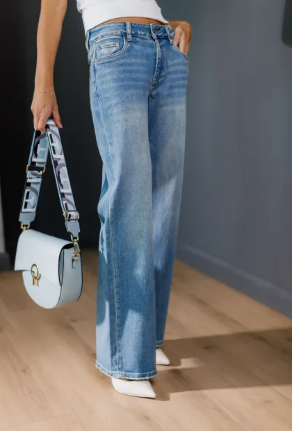 Французькі світло-блакитні джинси