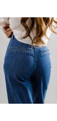 Джинси прямого крою синього кольору з відстрочками, одяг від Jador