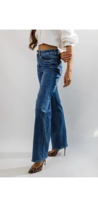 Класичні джинси прямого крою. Колір: Синій