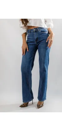 Класичні джинси прямого крою. Доступні розміри: 