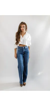 Класичні джинси прямого крою. Ціна: 4990 грн