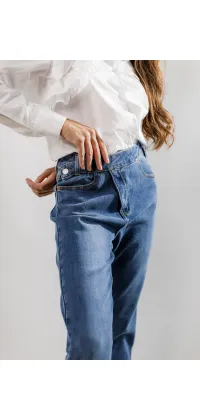 Джинси з асиметричною застібкою. Доступні розміри: S