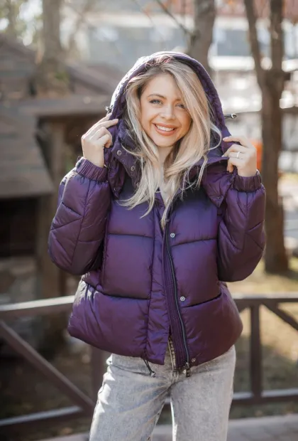 Куртка з об'ємним капюшоном