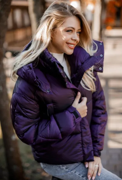 Куртка з об'ємним капюшоном