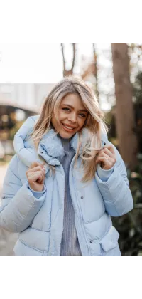 Зимова стьобана куртка Rinascimento з об'ємним капюшоном, у блакитному кольорі, розміри XS–XL., одяг від Jador