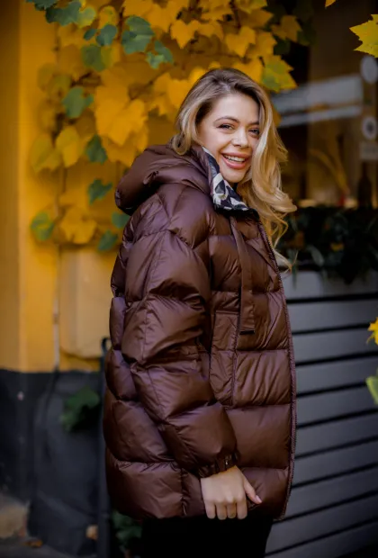 Шоколадна вкорочена куртка