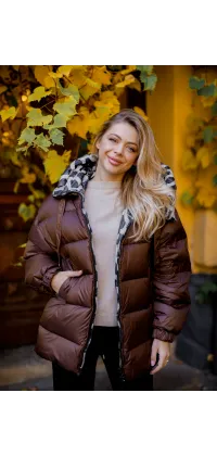 Шоколадна вкорочена куртка. Доступні розміри: 