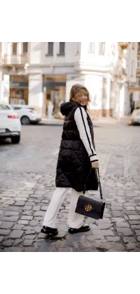 Розкішна подовжена безрукавка від французького виробника з наповненням гусячий пух, одяг від Jador