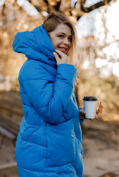 Куртка з об'ємним капюшоном