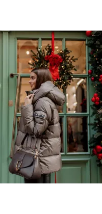 Куртка з капюшоном. Доступні розміри: 