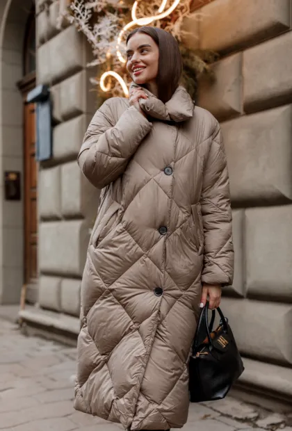 Стьобаний пуховик