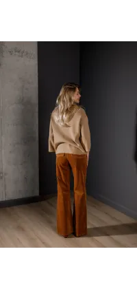 Ексклюзивні вельветові штани кльош від французького виробника представлені у карамельному кольорі, одяг від Jador