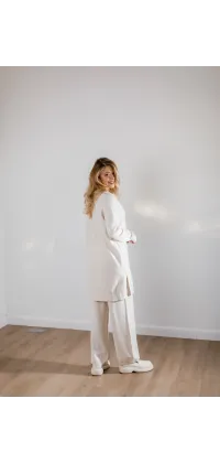 Трикотажний костюм від французького виробника в чорному, молочному, сірому та бежевому кольорах, прикрашений кристалами Swarovski, одяг від Jador