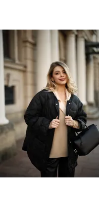 Куртка з капюшоном. Колір: Чорний