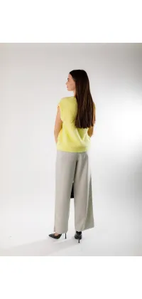 Лаконічні штани у світло-сірому кольорі, одяг від Jador