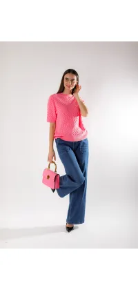 Яскравий рожевий светр: вибух енергії та стилю, одяг від Jador