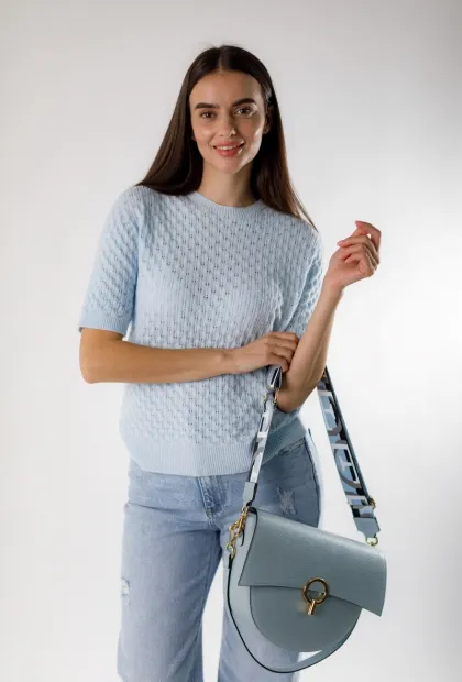 Светр з делікатним мереживом