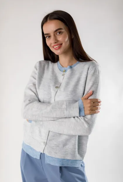 Светр у блакитно-сірій палітрі