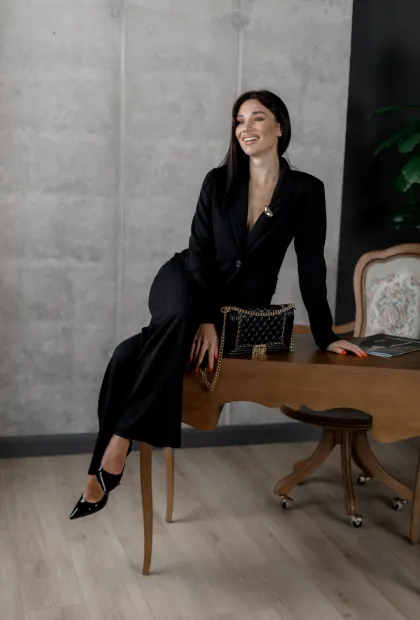 Елегантний чорний піджак