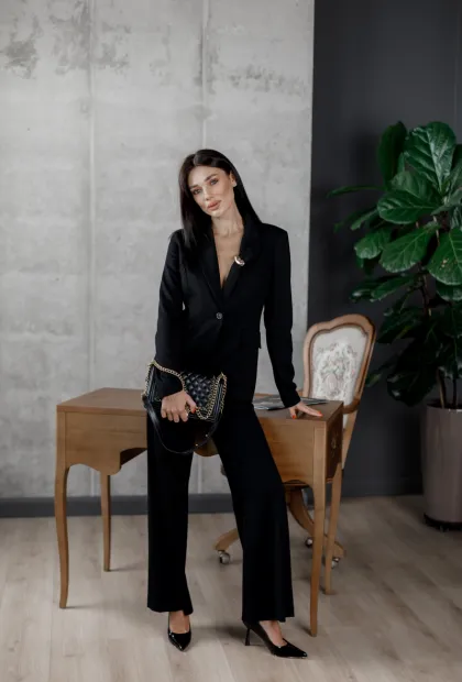 Елегантний чорний піджак