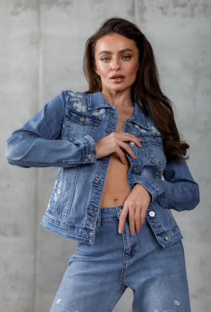 Джинсова куртка з вишивкою