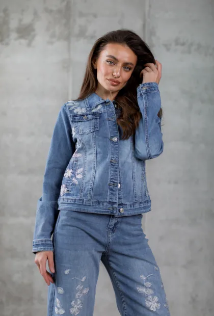 Джинсова куртка з вишивкою