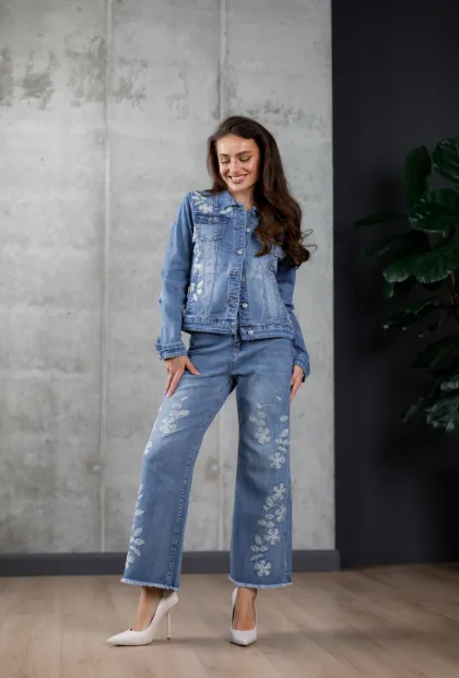 Джинси з трендовою вишивкою