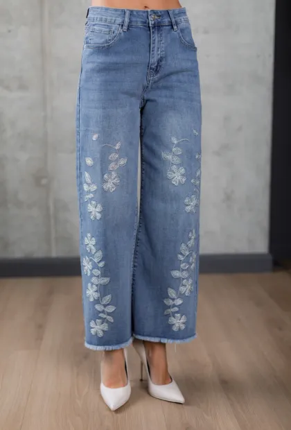 Джинси з трендовою вишивкою