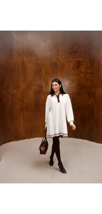 Сукня спорт-шик від італійського бренду IMPERIAL з яскравим поєднанням трендового відтінку бургунді, вільним кроєм і акцентним комірцем., одяг від Jador