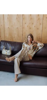 Французькі джинси з ніжного бежевого деніму, прямий крій та висока посадка, одяг від Jador