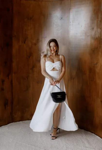 Біла  довга сукня із віскози