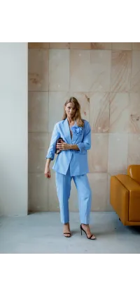 Блакитний піджак із квітковим декором. Колір: Блакитний