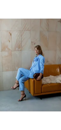 Блакитний піджак із квітковим декором. Доступні розміри: XS