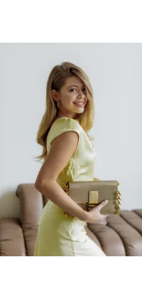 Сукня з V-вирізом на спині. Доступні розміри: L