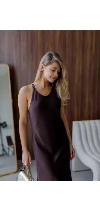 Шоколадна сатинова сукня. Доступні розміри: 