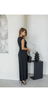 Сукня IMPERIAL — чорна з глибоким вирізом та кільцем., одяг від Jador