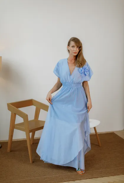 Повітряна блакитна сукня