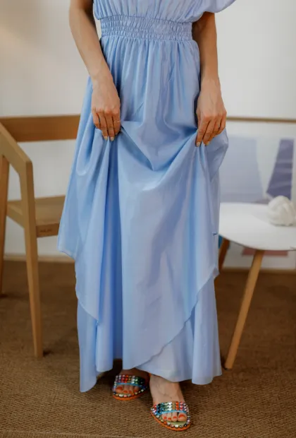 Повітряна блакитна сукня
