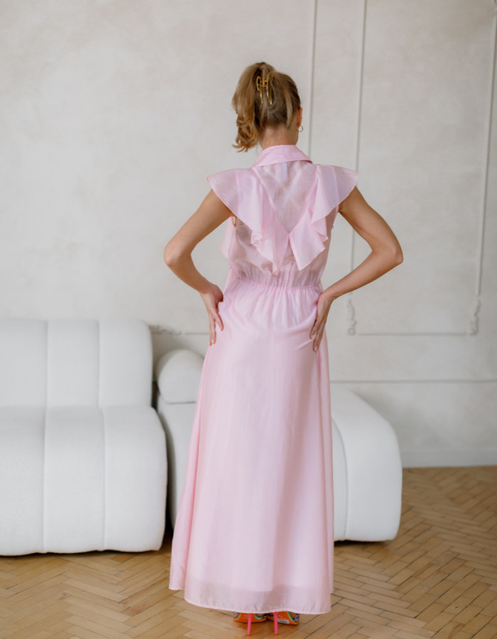 Рожева сукня з воланами