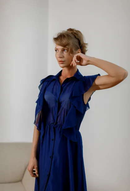 Сапфірова сукня з воланами